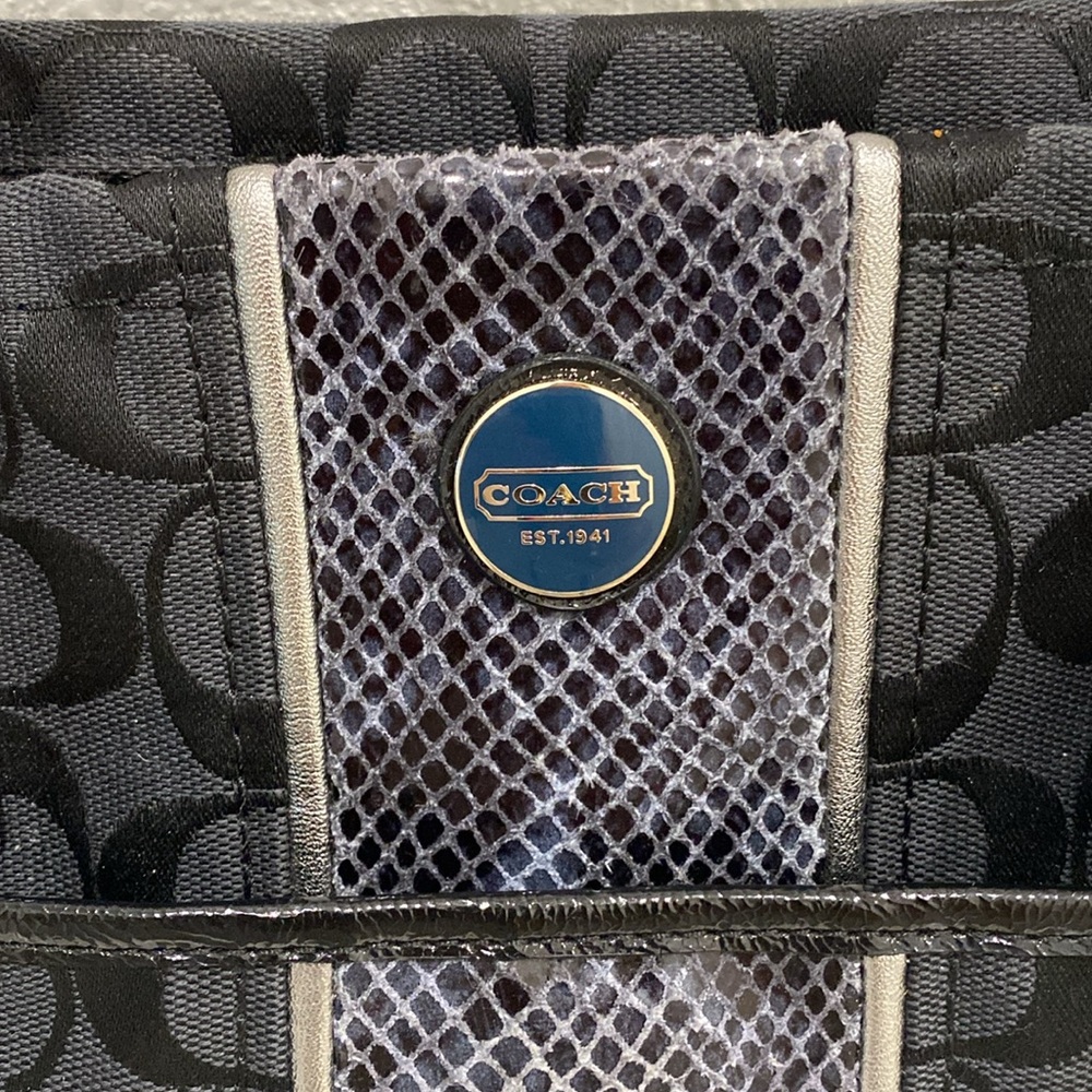Coach Signature Python Handbag / Tote/ purse - Picture 6 of 15